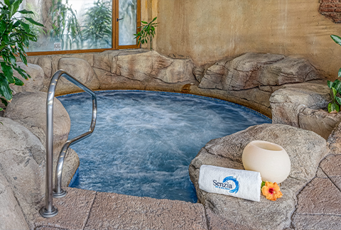 jacuzzi en Senzia Spa Costaballena