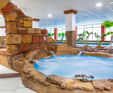 interior Senzia Spa Roquetas, jacuzzi